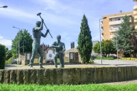 Estátua de Homenagem ao Pedreiro Montante